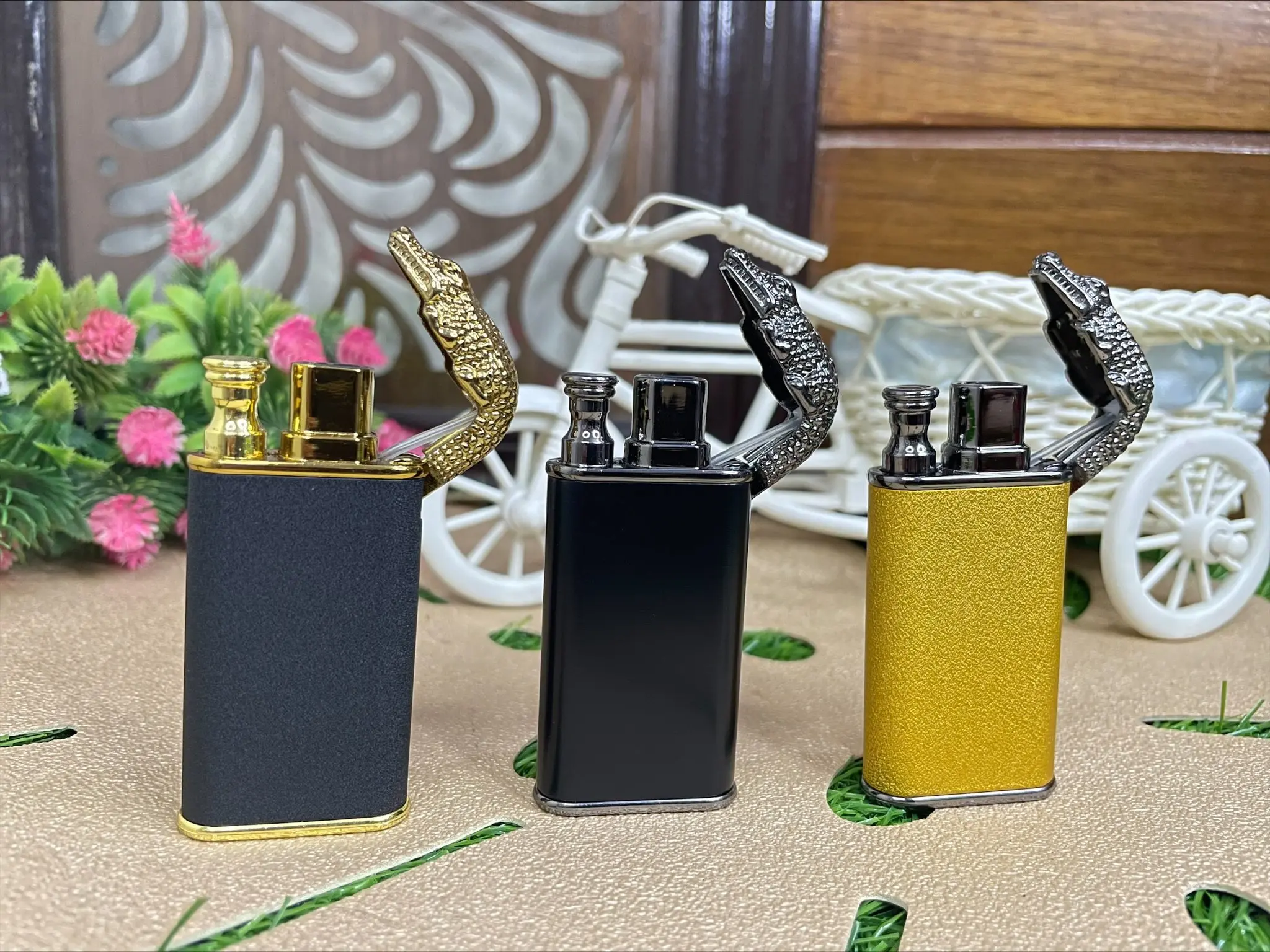 Crocodile Double-Fire Lighter thumbnail 2