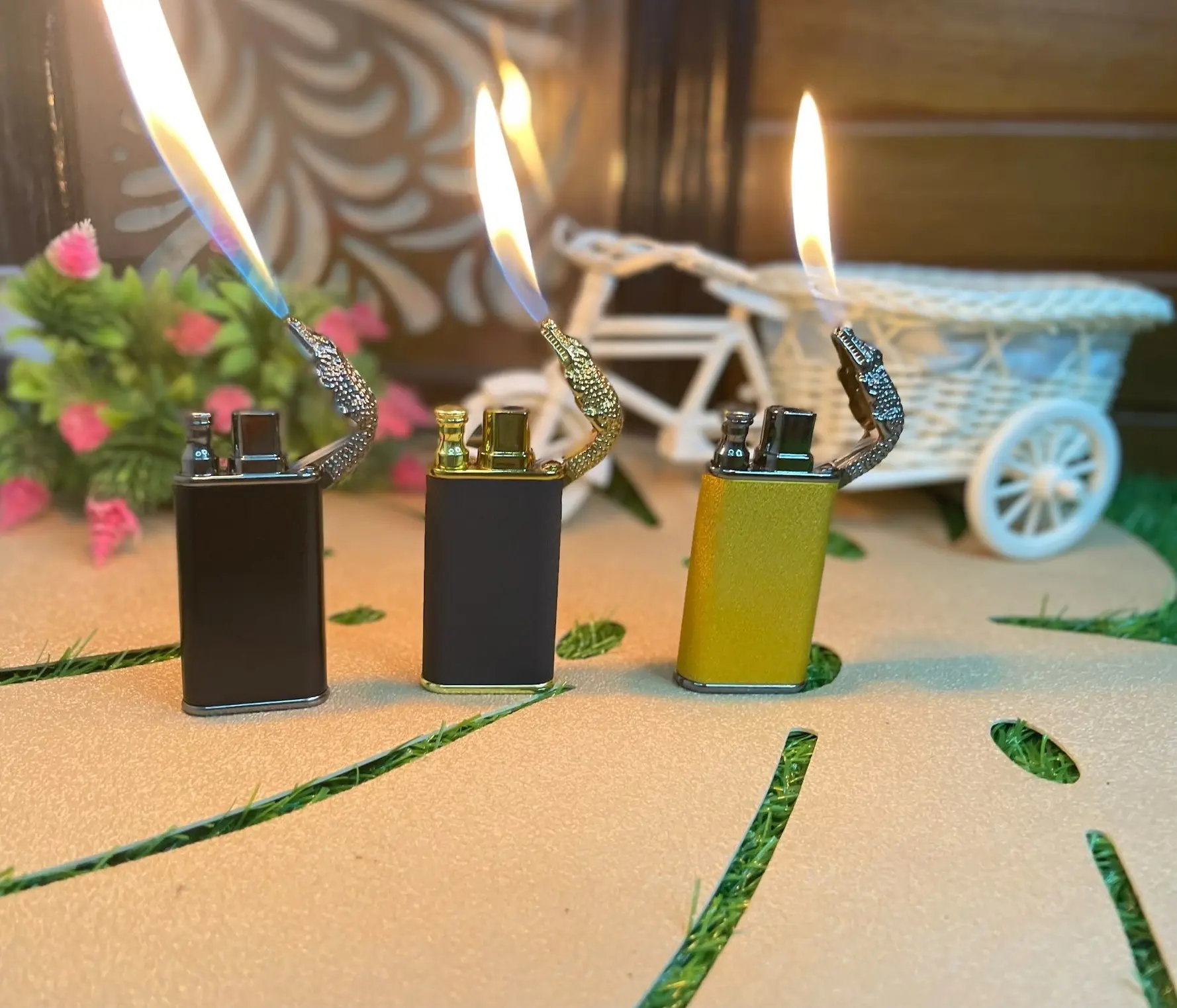 Crocodile Double-Fire Lighter thumbnail 4